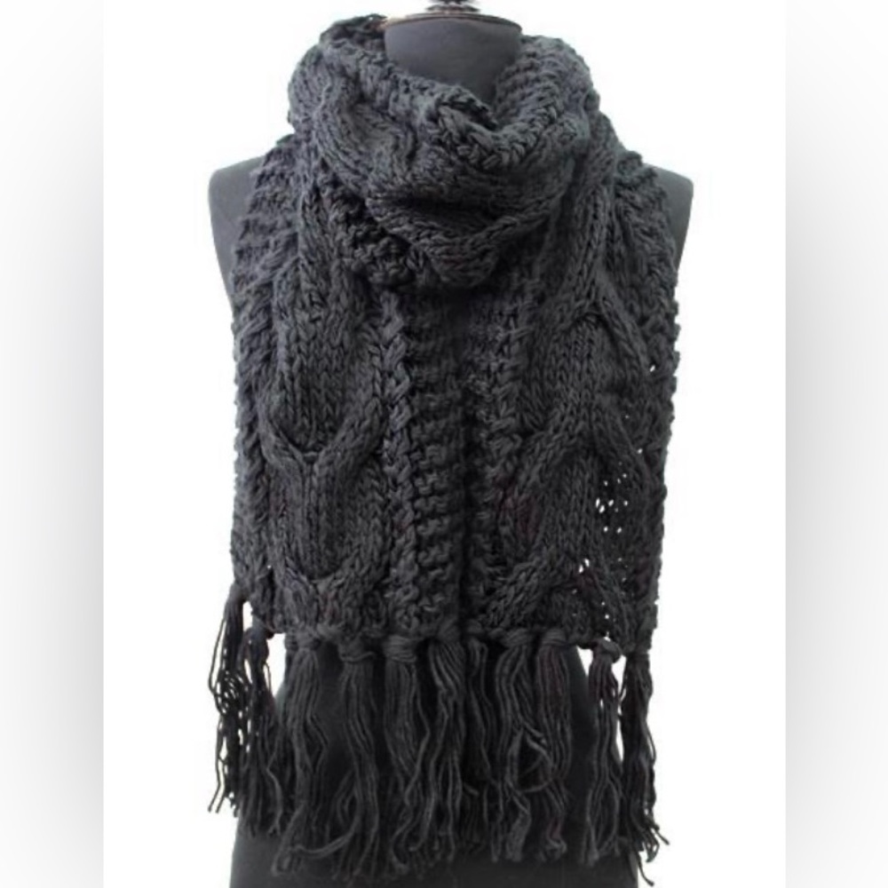 Chunky cable knit scarf with fringe